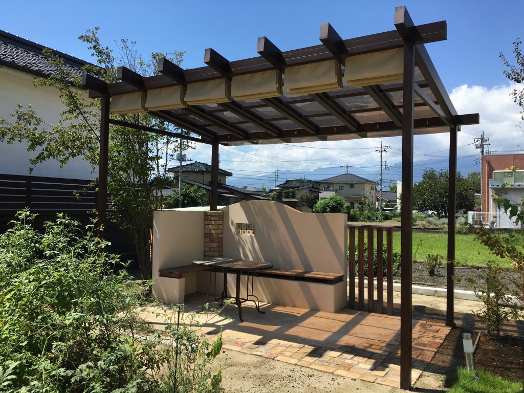 タカショーのパーゴラJポーチ